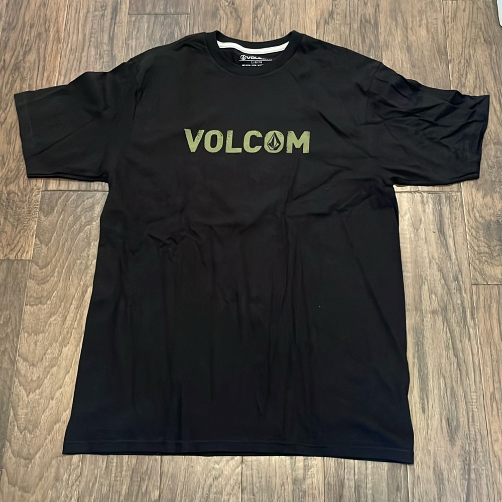 Volcom black t-shirt large